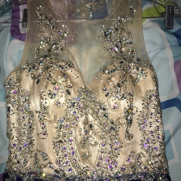 Gorgeous semi formal dress - Picture 4 of 6